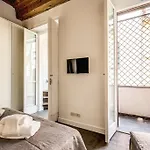 Piazza Farnese exclusive view 2 bedroom en suite
